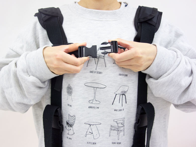 チェストベルトをつなぐ